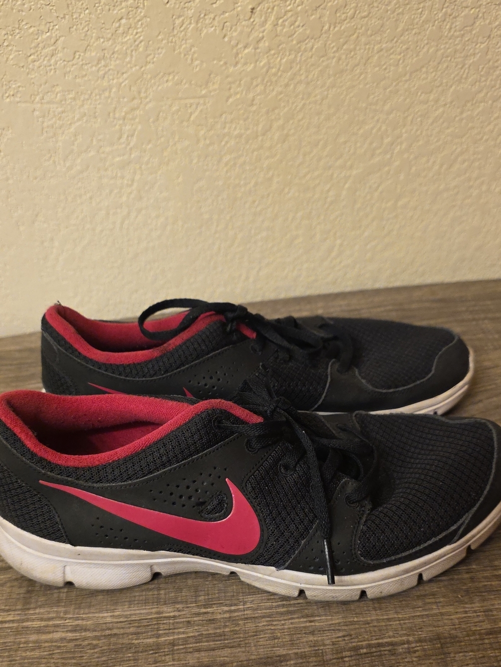 Nike Women's Black and Pink Flex Experience Running Shoes Size 9